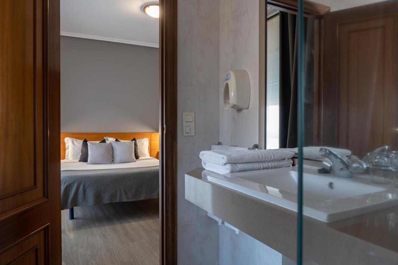 Hotel Carlos 96 Melide Bagian luar foto