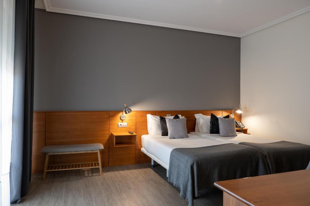Hotel Carlos 96 Melide Bagian luar foto